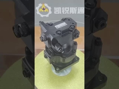 Il est à l'appareil de Yanmar17 Hitach17